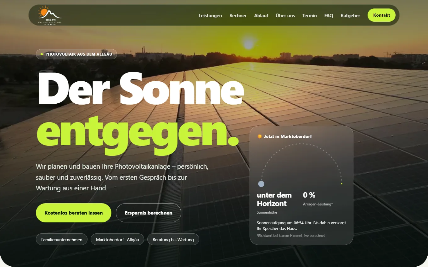 Berg-PV: Startseite mit Solardach im Sonnenuntergang